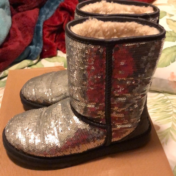 UGG Classic Short Sparkles - Picture 4 of 5
